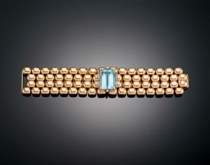 HINGED BRACELET WITH AQUAMARINE
Crafted in 18k yel