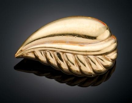 VINTAGE CHRISTIAN DIOR BROOCH IN GOLD-PLATED METAL