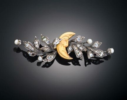 ANTIQUE BROOCH WITH CENTRAL MOON
A brooch crafted 