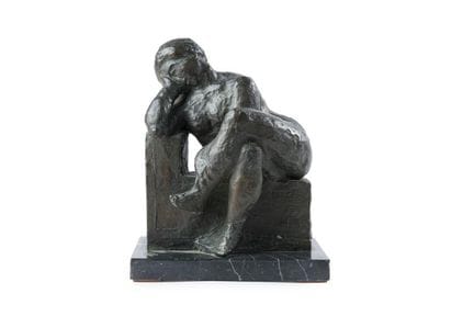 马诺洛·乌格（巴塞罗那，1872年—卡尔达斯-德-蒙特布伊，1945年）

《倚卧的女子》。
青铜
