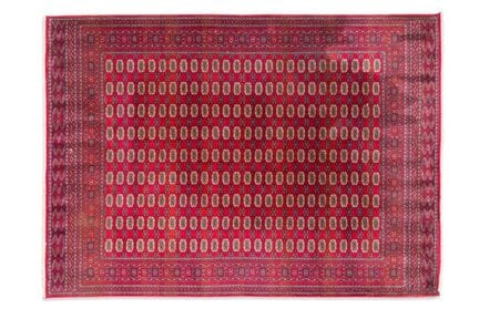 "Bukhara"-style Persian wool rug, 20th century.
Re