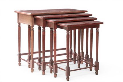 Juego de cuatro mesas nido en madera. 
Medidas may