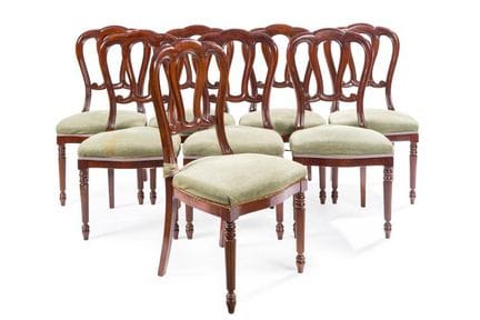 English-style mahogany dining set. 20th century.
C