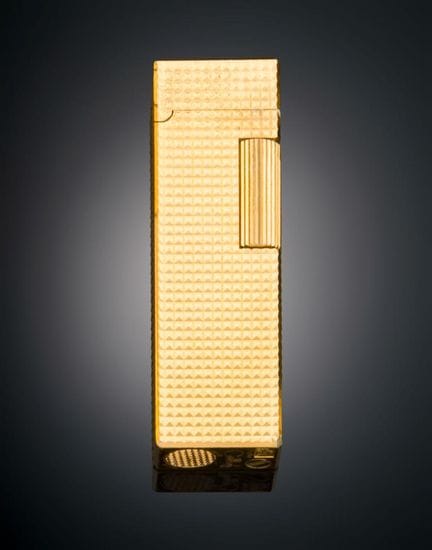 HUMMINGBIRD LIGHTER
Made of 18k gold-plated metal.