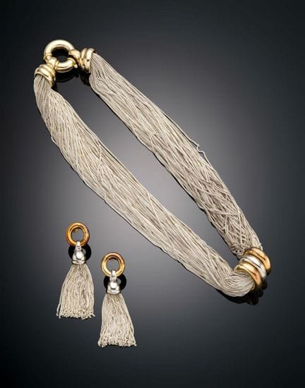 TANE SET CONSISTING OF A NECKLACE AND EARRINGS 
Se