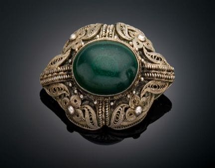 ANTIQUE SILVER BROOCH WITH FILIGREE AND CENTRAL MA