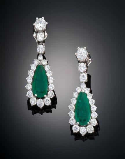 PAIR OF EARRINGS WITH EMERALDS
A pair of earrings 
