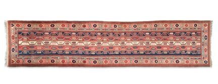 Oriental hallway rug, 20th century
Made of wool wi