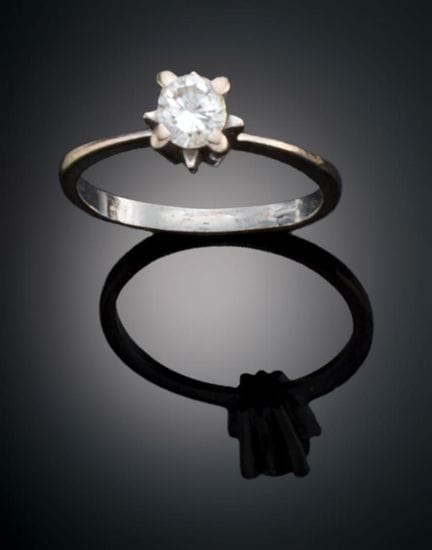 SOLITAIRE RING WITH DIAMOND
A solitaire ring craft