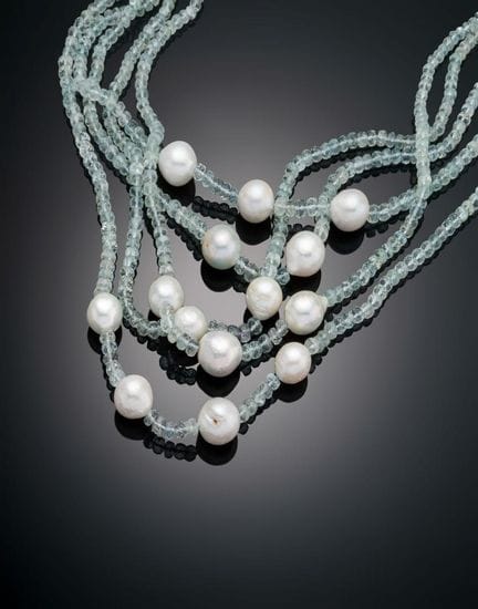 PEARL AND AQUAMARINE NECKLACE
A beaded necklace fe
