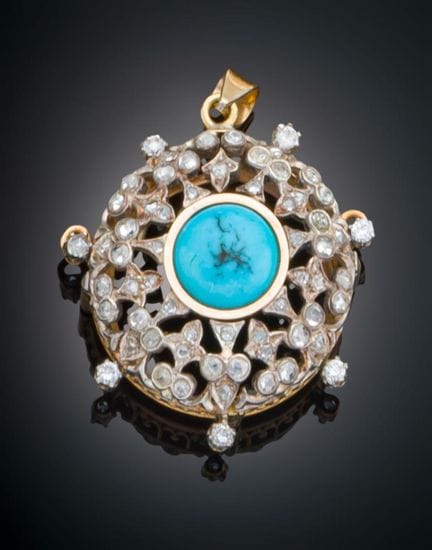 19TH-CENTURY VICTORIAN-STYLE PENDANT
Crafted in 18