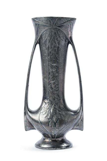 Modernist vase in silver metal
Height: 27 cm