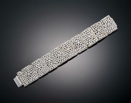 ARTICULATED BRACELET WITH DIAMONDS
Crafted in 18k 