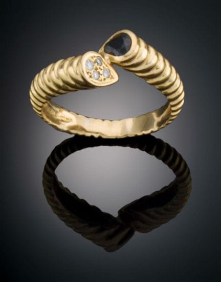 "YOU AND ME" RING WITH SAPPHIRE AND DIAMONDS
A Toi