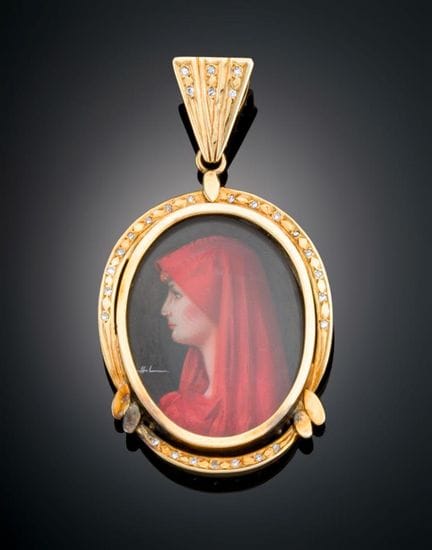 ST. FABIOLA PENDANT
A pendant crafted in 14k yello