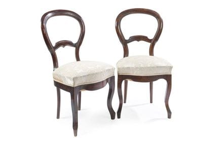 Pair of Elizabethan chairs, 19th century. Made of 