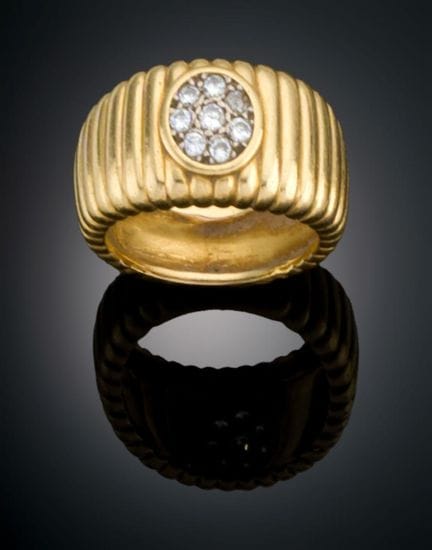 CHUNKY YELLOW GOLD RING WITH DIAMONDS
Crafted in 1