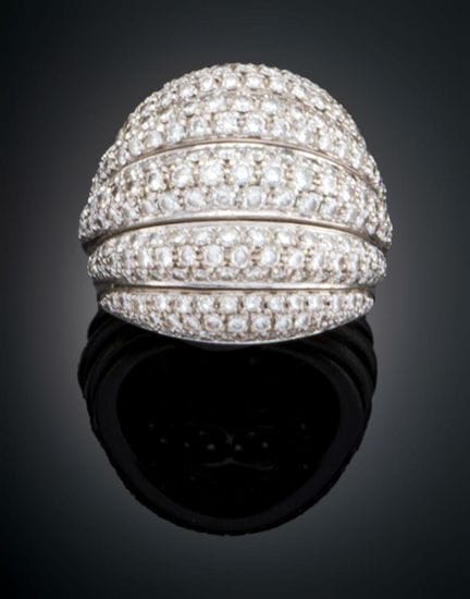 WIDE BOMBÉ-STYLE RING WITH DIAMONDS
Crafted in 18k