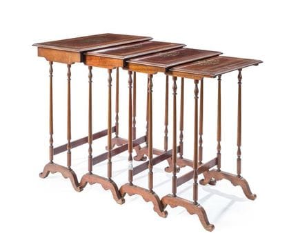 Juego de 4 mesitas nido italianas en madera.
Decor