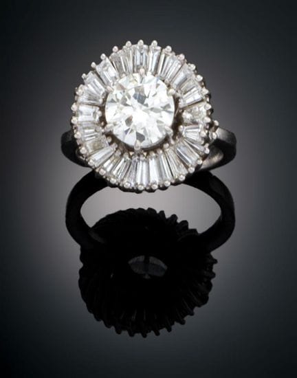 BALLERINA-STYLE RING WITH DIAMONDS
A stunning ball