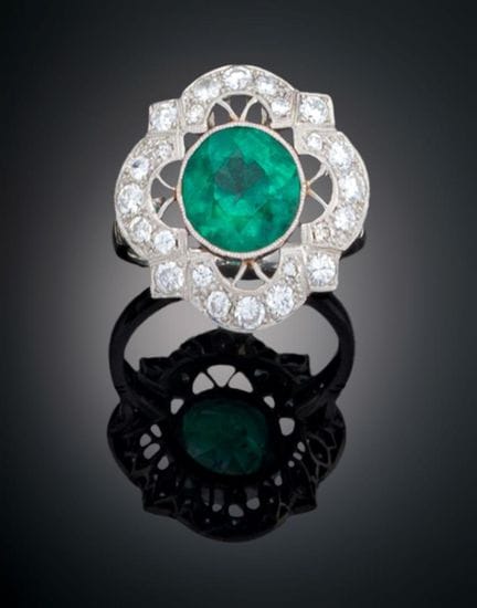 ART DECO-STYLE ROSETTE WITH EMERALD AND DIAMONDS
R
