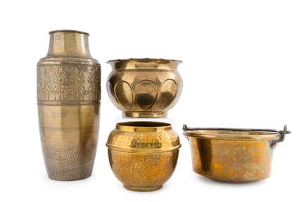 Set aus vergoldetem Messing, bestehend aus Vase, 2