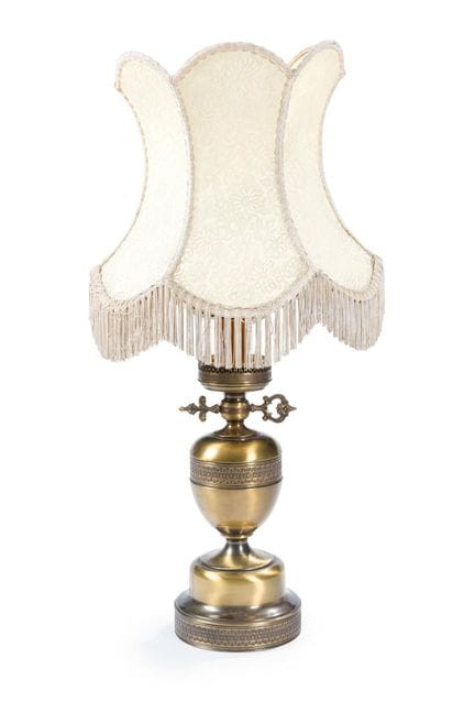 Gold-plated brass oil lamp-style table lamp
Beige 