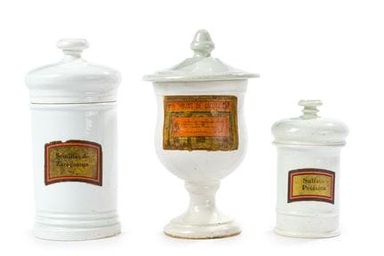 Set of 3 white porcelain pharmacy jars with cartou