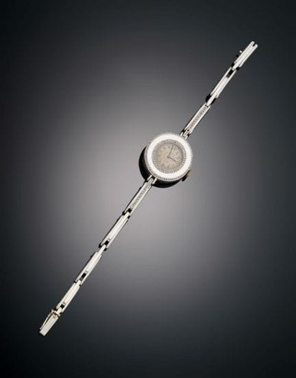 COCKTAIL-STYLE WATCH
Crafted in platinum, with a d