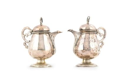Set consisting of a Spanish silver oil and vinegar