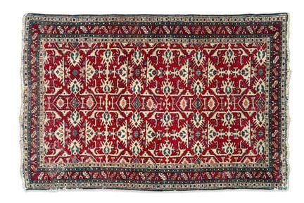 Kaukasischer Wollteppich
Roter Hintergrund mit geo