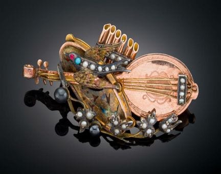 19TH-CENTURY ISABELINE BROOCH WITH A MANDOLIN
19th