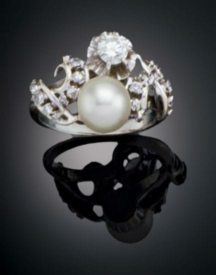 ART DÉCO TOI &amp; MOI RING 
Crafted in 18k white 