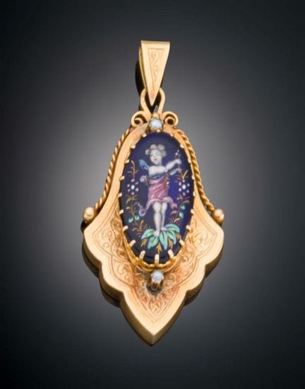 19TH-CENTURY RELIEF PENDANT
An oval-shaped pendant