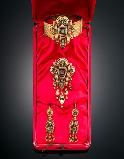 MID-19TH-CENTURY ANTIQUE JEWELRY SET 
An antique j