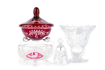 Lot in Central European crystal cut in ruby red an