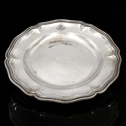 Plat rond en argent 835 millièmes à bords chantour