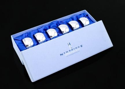 NEWBRIDGE SILVERWARE 
Suite de 6 ronds de serviett