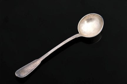 Louche en argent 925 millièmes, modèle filets
Poin