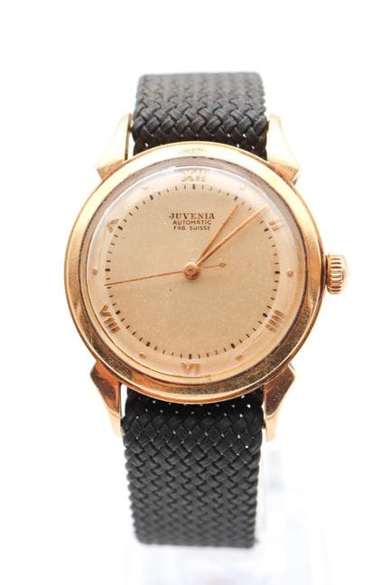 JUVENIA
18K yellow gold watch (750 parts per thous