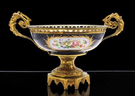 Dans le goût de SEVRES
Grande coupe couverte en po