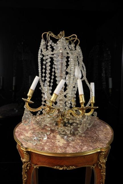 Lustre cage à structure en métal doré et verre tai