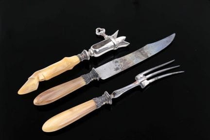 Horn and metal leg of lamb cutlery set, consisting