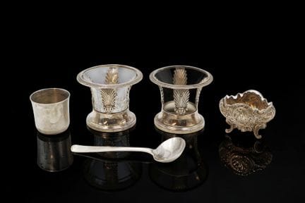 925-part thousand silver set: 
- Pair of salt cell