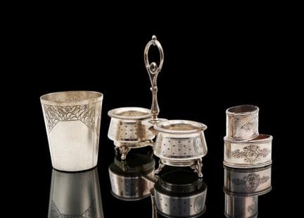Silver plated set consisting of:
- A bowl decorate