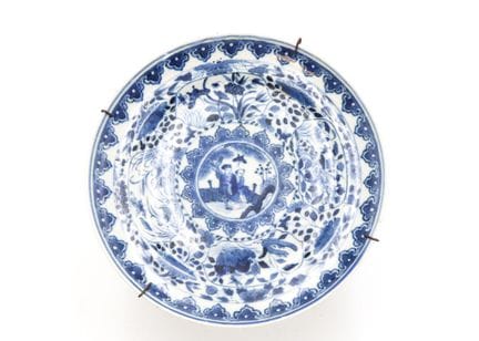 Assiette en porcelaine bleu et blanc, le bassin ce