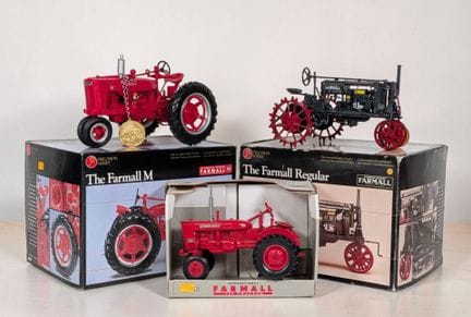 * TRAVAUX AGRICOLES : Lot de 3 tracteurs miniature
