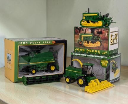 * LAVORI AGRICOLI: Set di 3 trattori in miniatura 