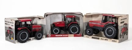 * MAQUINARIA AGRÍCOLA: Lote de 3 tractores en mini