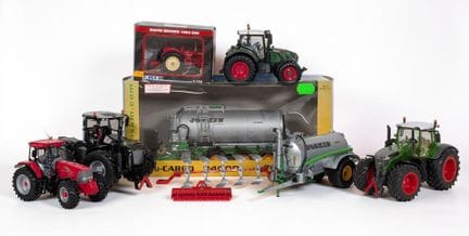 * MAQUINARIA AGRÍCOLA: lote de 5 tractores en mini
